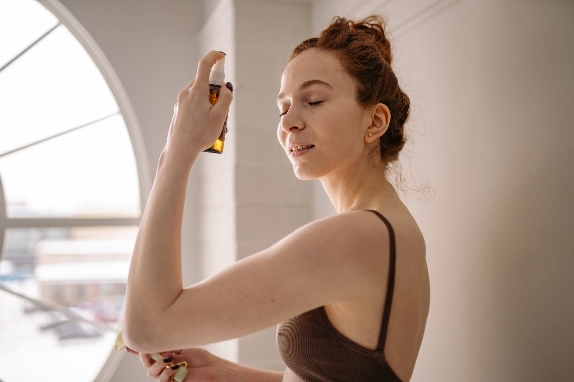 Si può mettere il profumo sui capelli?
