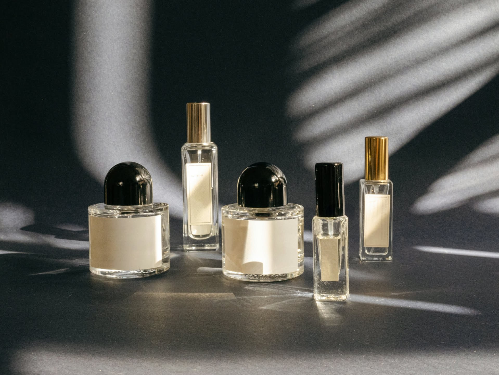 Concentrazioni e formati del profumo: da Cologne ed EDT a Extrait, oli e mist